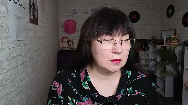 Tori Twirl online show from 02.20.26