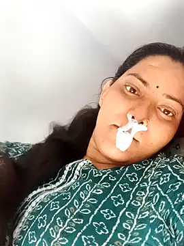 Anushka Singh0 online show from 03.17.26