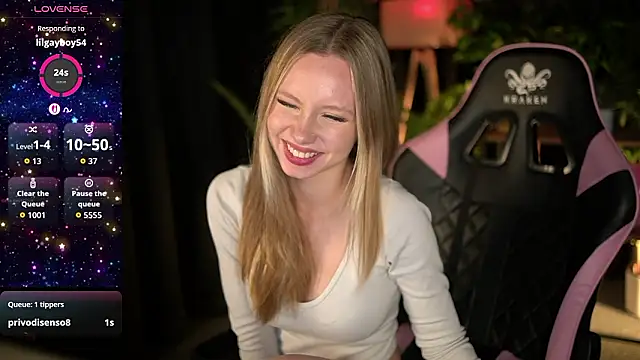 Snapshot of SweetDaisy_me chatting on 03.02.26 SweetDaisy me online show from 03.02.26