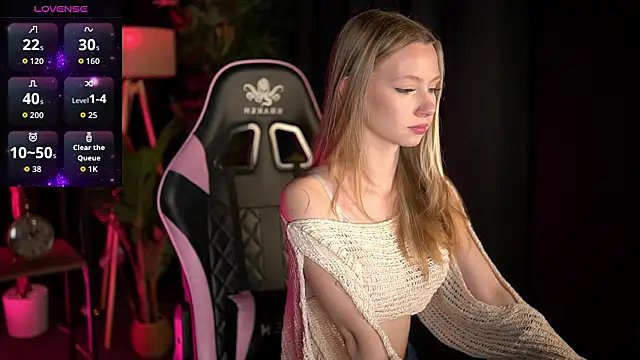 Snapshot of SweetDaisy_me chatting on 03.18.26 SweetDaisy me online show from 03.18.26