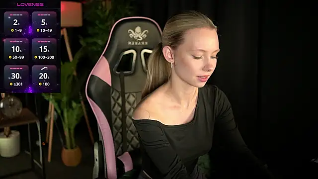 Snapshot of SweetDaisy_me chatting on 03.20.26 SweetDaisy me online show from 03.20.26