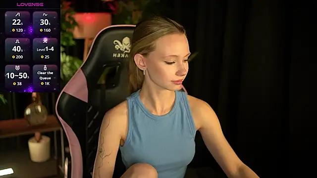 Snapshot of SweetDaisy_me chatting on 03.24.26 SweetDaisy me online show from 03.24.26