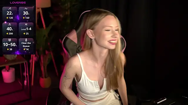 Snapshot of SweetDaisy_me chatting on 04.07.26 SweetDaisy me online show from 04.07.26