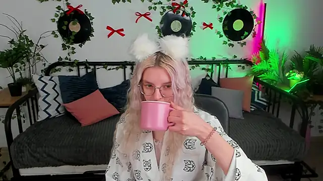 Snapshot of TiffanyPeachi chatting on 02.26.26 TiffanyPeachi online show from 02.26.26