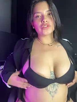 Snapshot of Miss_Bella_Flame chatting on 05.20.26 Miss Bella Flame online show from 05.20.26