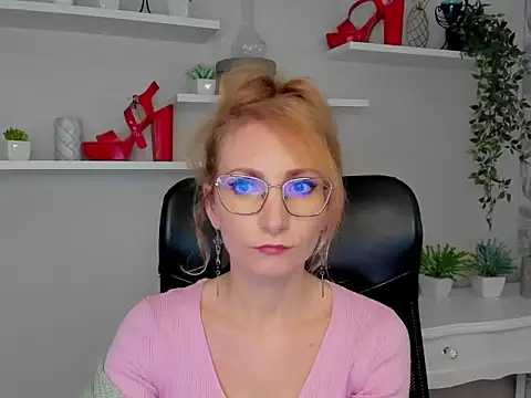 CinderellaMoon online show from 03.04.26