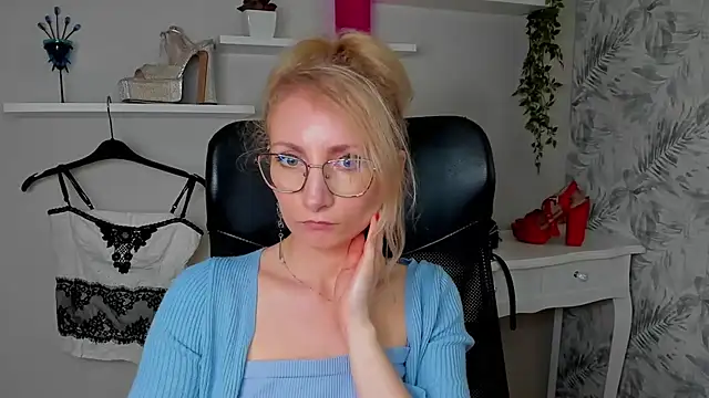 CinderellaMoon online show from 03.27.26