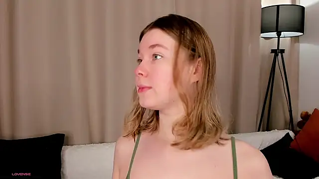 Snapshot of MaraaSwan chatting on 02.13.26 MaraaSwan online show from 02.13.26