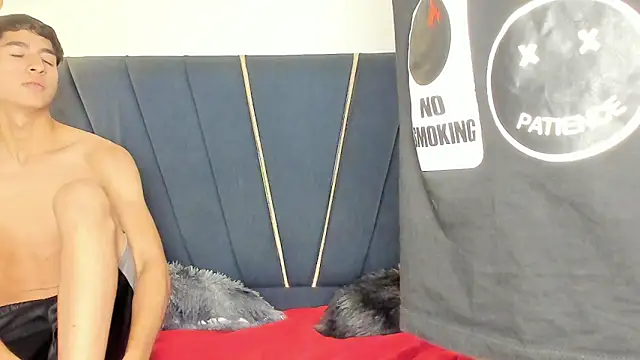 Snapshot of kleiver_cum18 chatting on 02.21.26 kleiver cum18 online show from 02.21.26