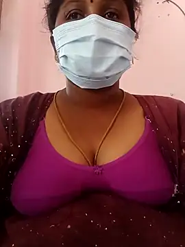 Snapshot of tamilkaviya431 chatting on 02.27.26 tamilkaviya431 online show from 02.27.26