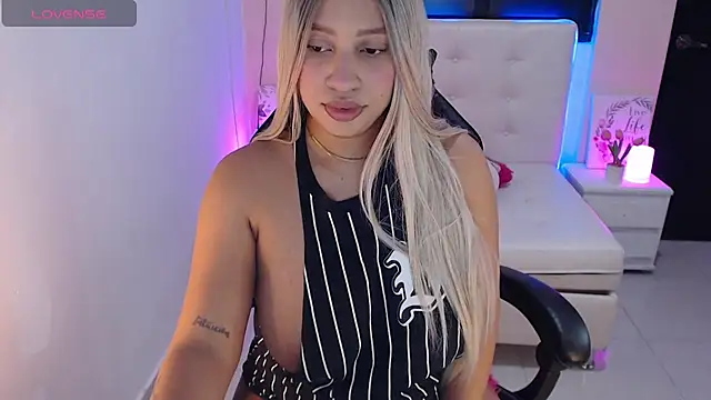 Snapshot of heelen21 chatting on 03.26.26 heelen21 online show from 03.26.26