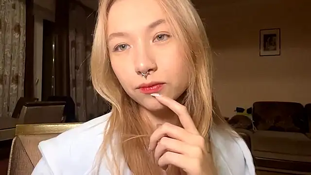 Snapshot of PinkTraible chatting on 02.28.26 PinkTraible online show from 02.28.26