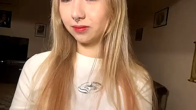 Snapshot of PinkTraible chatting on 03.03.26 PinkTraible online show from 03.03.26