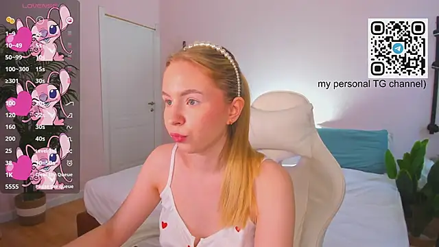 Snapshot of Linda__Bloom chatting on 04.01.26 Linda Bloom online show from 04.01.26