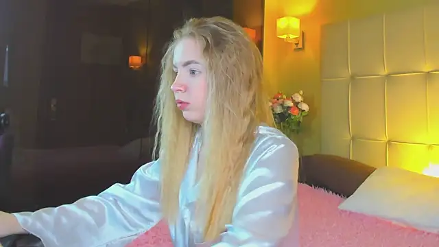 Snapshot of Linda__Bloom chatting on 04.06.26 Linda Bloom online show from 04.06.26