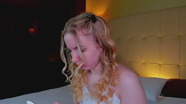 Snapshot of Linda__Bloom chatting on 04.13.26 Linda Bloom online show from 04.13.26