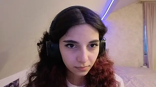 Snapshot of Blissmissataeses chatting on 02.18.26 Blissmissataeses online show from 02.18.26