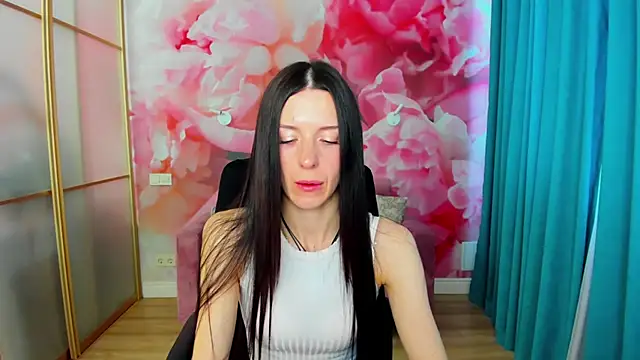 Snapshot of NoirDiva chatting on 05.05.26 NoirDiva online show from 05.05.26