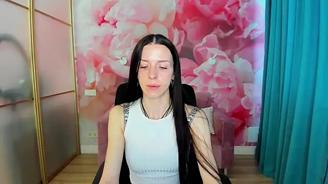 Snapshot of NoirDiva chatting on 05.19.26 NoirDiva online show from 05.19.26