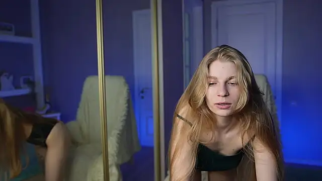 Snapshot of AlisMil chatting on 02.28.26 AlisMil online show from 02.28.26