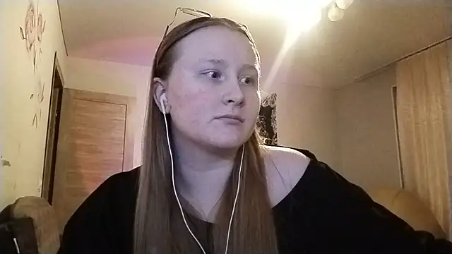 Snapshot of AnikaLipps chatting on 04.19.26 AnikaLipps online show from 04.19.26