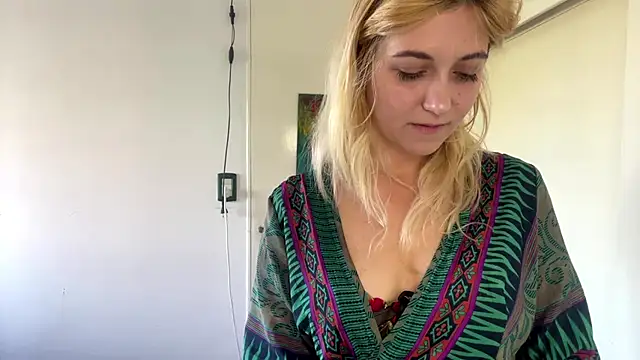 Snapshot of Sophiasnarl chatting on 02.25.26 Sophiasnarl online show from 02.25.26