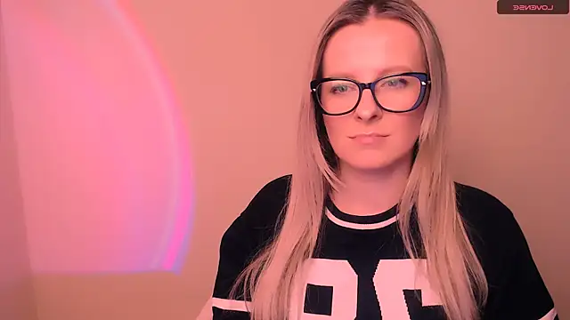 Snapshot of AnnePeach chatting on 02.16.26 AnnePeach online show from 02.16.26