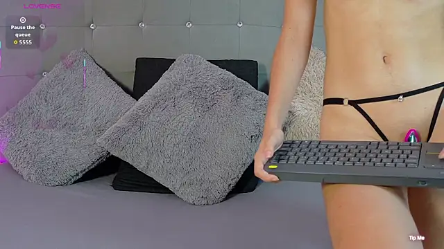 Ivy Heat online show from 06.03.26