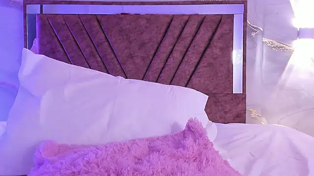 Snapshot of lily_phillips_ chatting on 02.20.26 lily phillips online show from 02.20.26