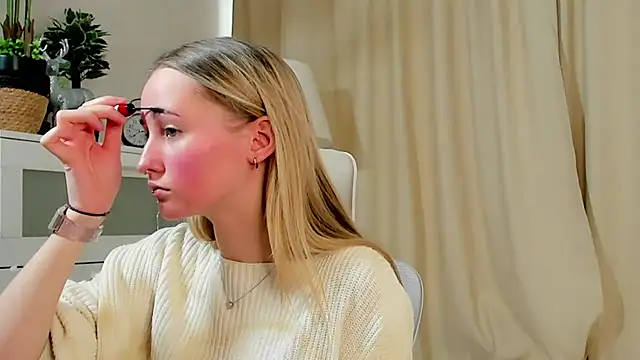 Snapshot of TraceeRebollar chatting on 02.17.26 TraceeRebollar online show from 02.17.26