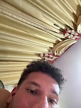 Snapshot of Valentinacouple chatting on 02.22.26 Valentinacouple online show from 02.22.26