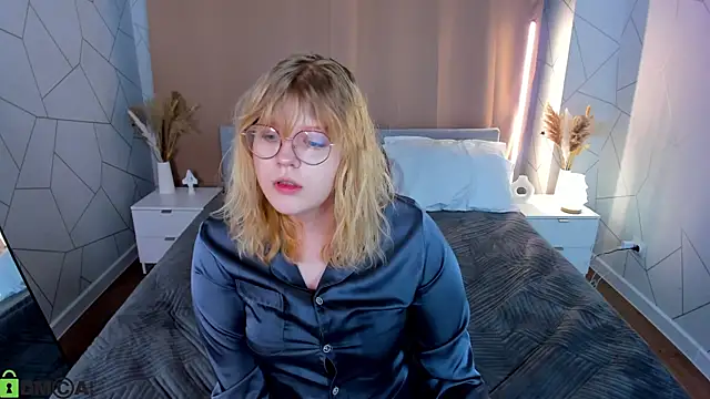 Snapshot of luna_c0ra chatting on 02.22.26 luna c0ra online show from 02.22.26