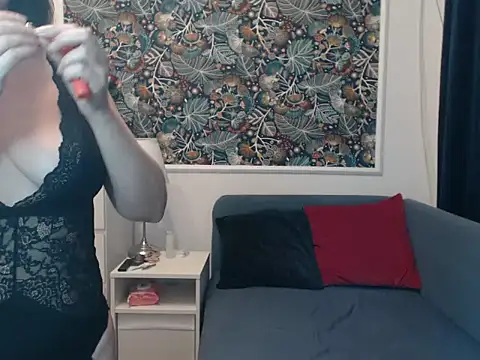 Snapshot of SaraGina chatting on 02.18.26 SaraGina online show from 02.18.26