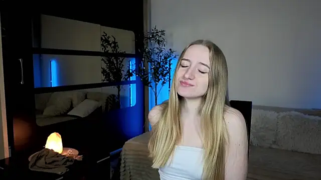 Oxy Foxie online show from 05.10.26