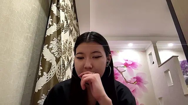 Snapshot of MaeRaads chatting on 02.20.26 MaeRaads online show from 02.20.26