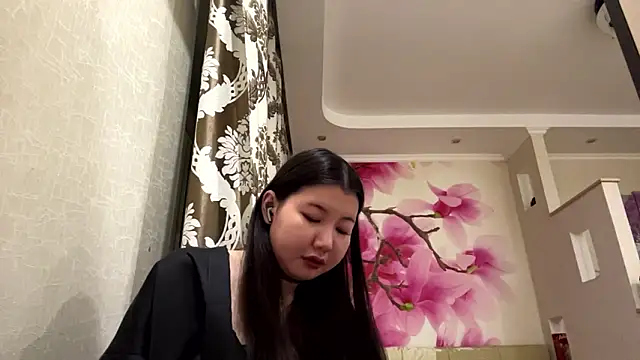 Snapshot of MaeRaads chatting on 02.26.26 MaeRaads online show from 02.26.26