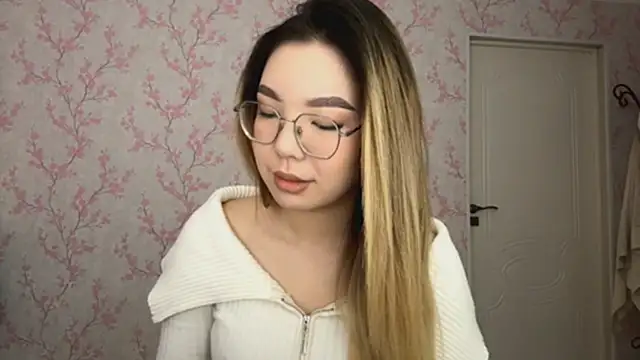 Snapshot of Elina_Mottel chatting on 03.01.26 Elina Mottel online show from 03.01.26