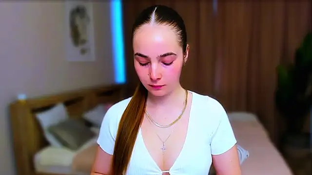 Maddy Wood  online show from 04.05.26