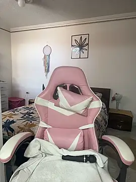 Snapshot of Kiarhatrixie1 chatting on 02.27.26 Kiarhatrixie1 online show from 02.27.26