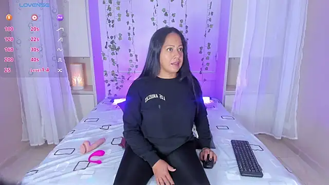 AllieBennet online show from 04.17.26