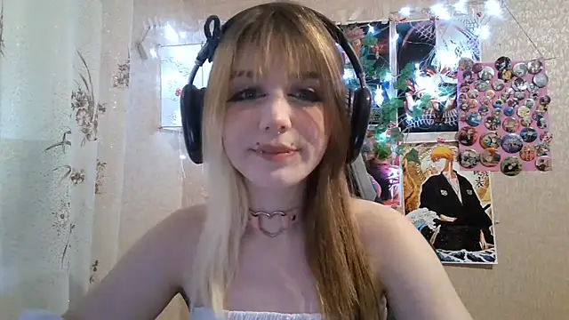 Snapshot of MilaTyan chatting on 07.17.26 MilaTyan online show from 07.17.26