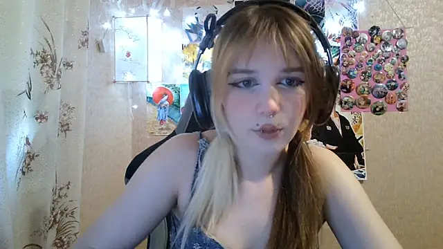 Snapshot of MilaTyan chatting on 07.18.26 MilaTyan online show from 07.18.26