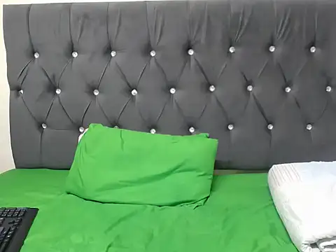 Snapshot of HornyLilHoney chatting on 02.24.26 HornyLilHoney online show from 02.24.26