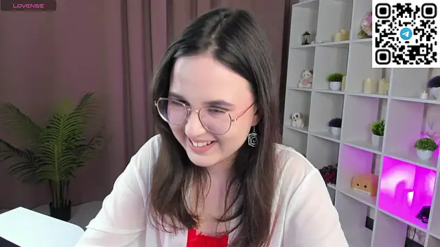 Snapshot of leylamirage chatting on 06.05.26 leylamirage online show from 06.05.26
