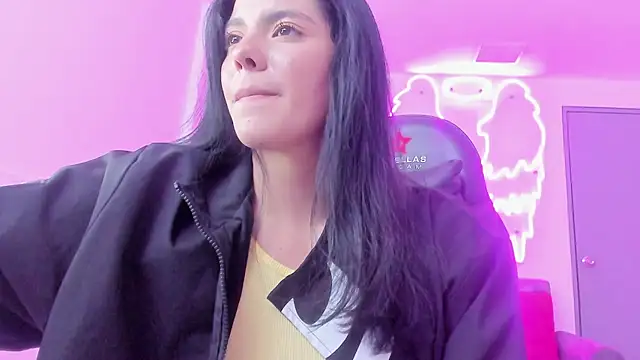 Snapshot of Evelin__thompsson chatting on 07.18.26 Evelin thompsson online show from 07.18.26