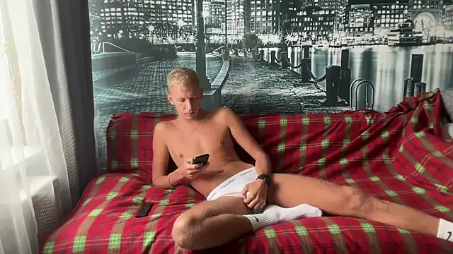 Snapshot of Anton_blond chatting on 04.28.26 Anton blond online show from 04.28.26