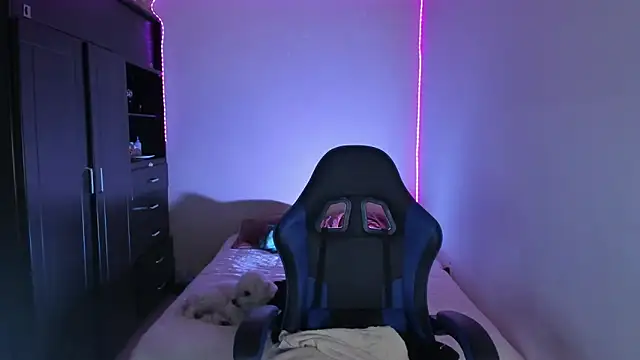 saradiazxxx online show from 04.12.26