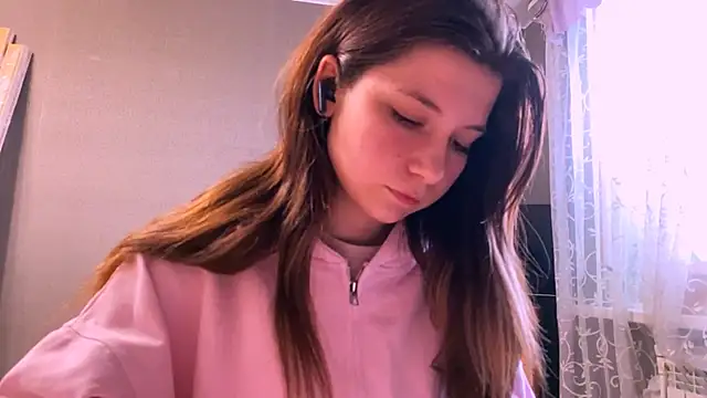 LunnaBliss online show from 04.10.26