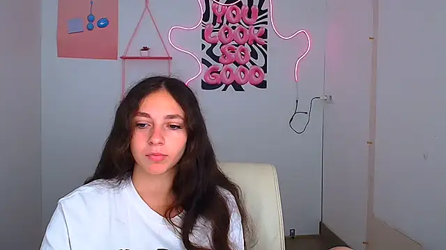 KissMeJulia online show from 08.04.26