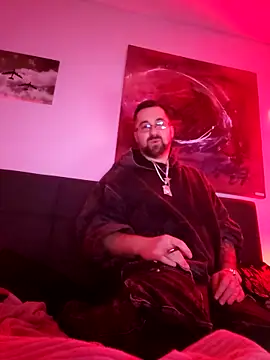 Snapshot of LargeLith chatting on 02.25.26 LargeLith online show from 02.25.26